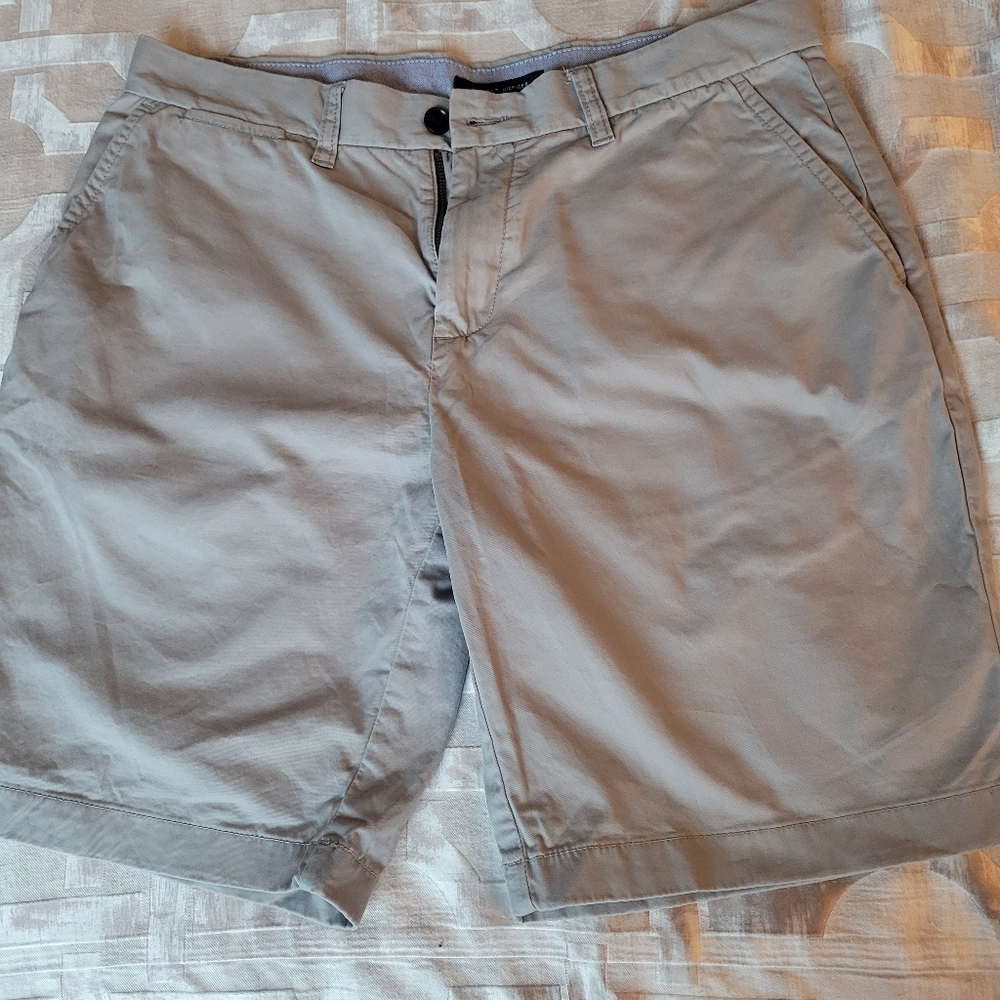 Tommy Hilfiger Mens Chino Shorts W33, Grey